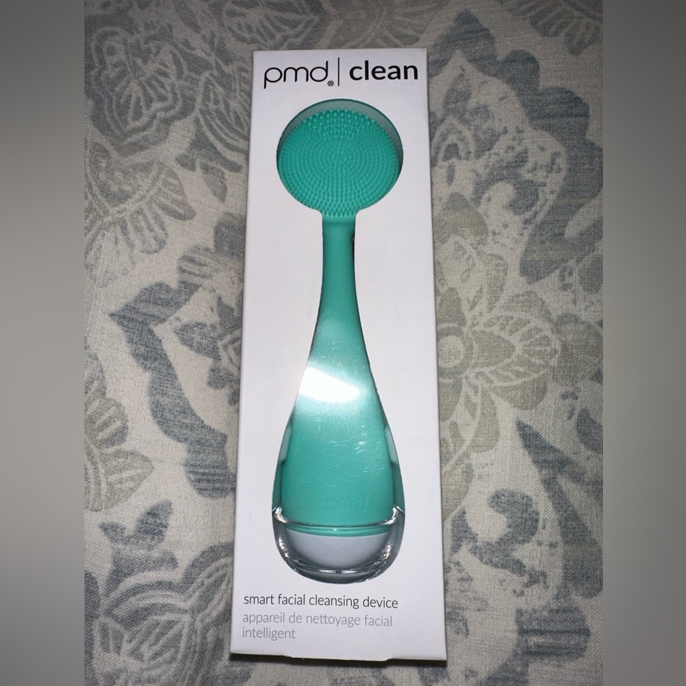 🆕 PMD clean facial device. Brand new in packaging